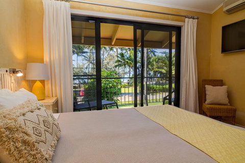 Number 2 On The Beach | Beautiful Beachfront Villa - Accommodation Whitsundays 13