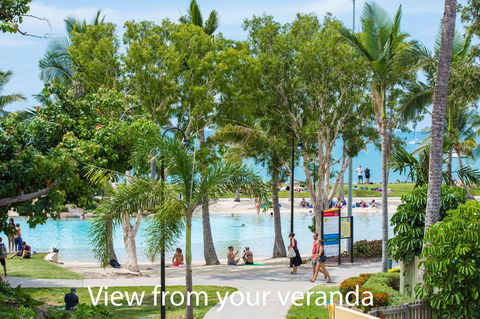 Montipora Unit 3 - In The Heart Of Airlie, Wi-fi And Netflix - Accommodation Whitsundays 0