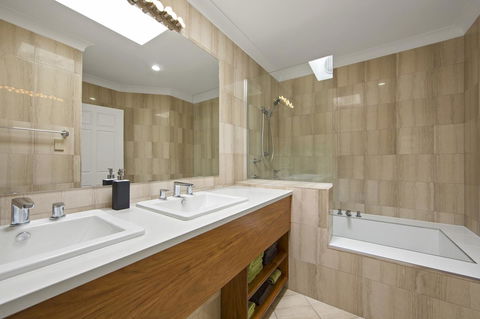 Montipora Unit 3 - In The Heart Of Airlie, Wi-fi And Netflix - Accommodation Whitsundays 8
