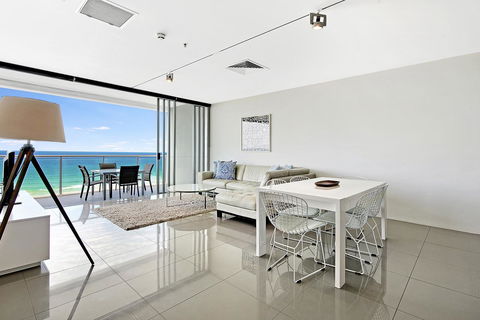 ULTIQA Air On Broadbeach - Accommodation Whitsundays 29