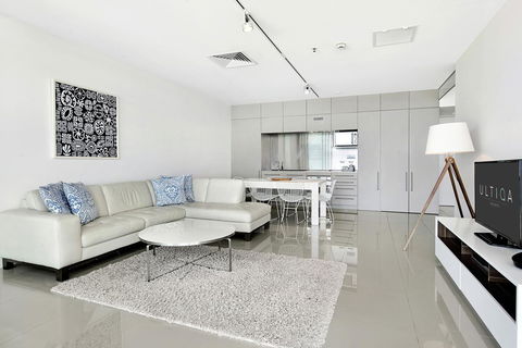 ULTIQA Air On Broadbeach - Accommodation Whitsundays 34