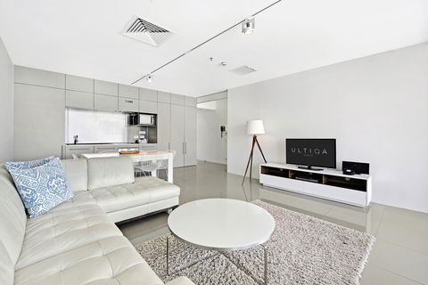 ULTIQA Air On Broadbeach - Accommodation Whitsundays 24