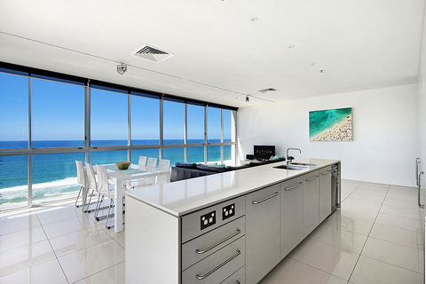 ULTIQA Air On Broadbeach - Accommodation Whitsundays 1