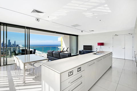 ULTIQA Air On Broadbeach - Accommodation Whitsundays 21