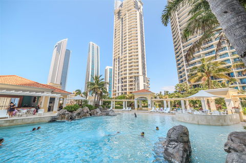 Towers Of Chevron - Private Apartment - Accommodation Whitsundays 0
