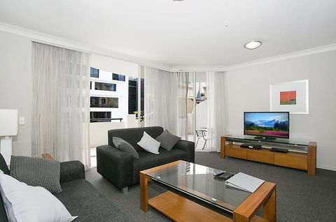 Towers Of Chevron - Private Apartment - Accommodation Whitsundays 2