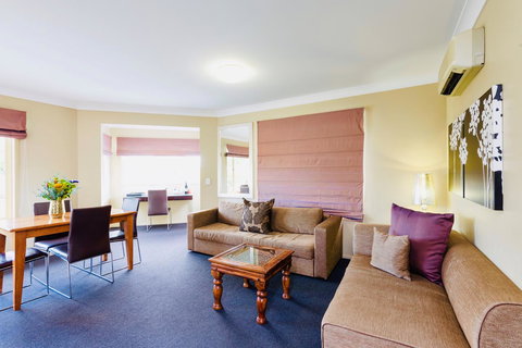 Ambassador On Ruthven - Accommodation Whitsundays 28