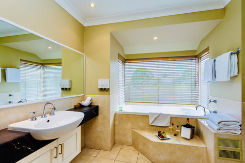 Ambassador On Ruthven - Accommodation Whitsundays 21