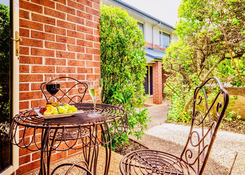 Ambassador On Ruthven - Accommodation Whitsundays 4