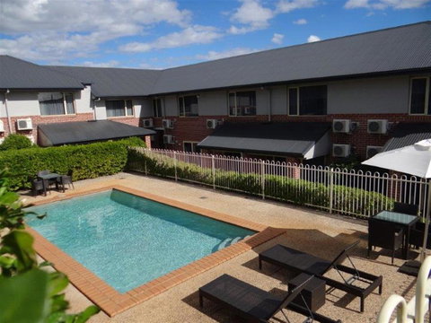 Ambassador On Ruthven - Accommodation Whitsundays 26