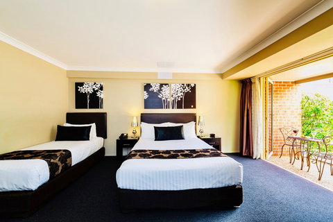 Ambassador On Ruthven - Accommodation Whitsundays 15