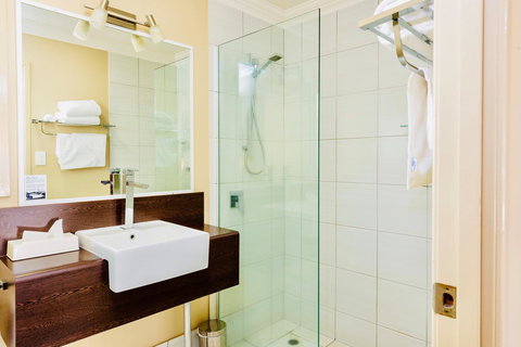 Ambassador On Ruthven - Accommodation Whitsundays 23