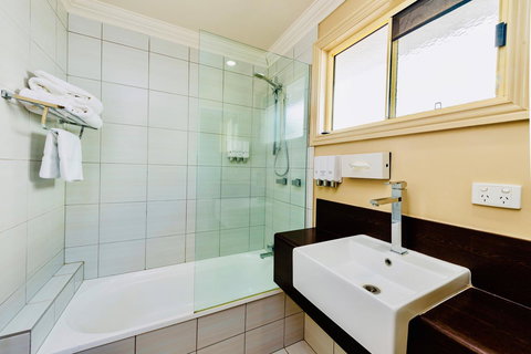 Ambassador On Ruthven - Accommodation Whitsundays 29