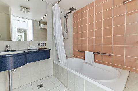 Novotel Cairns Oasis Resort - Accommodation Whitsundays 2