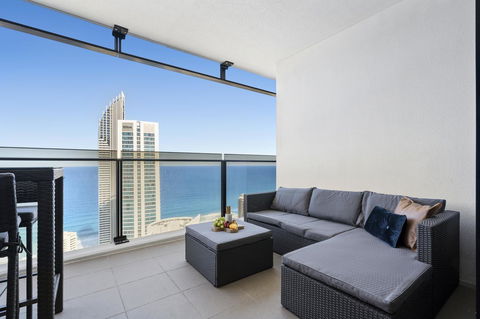 Circle On Cavill - Gclr - Accommodation Whitsundays 33
