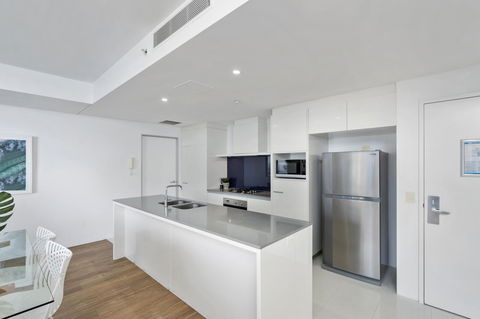 Circle On Cavill - Gclr - Accommodation Whitsundays 21
