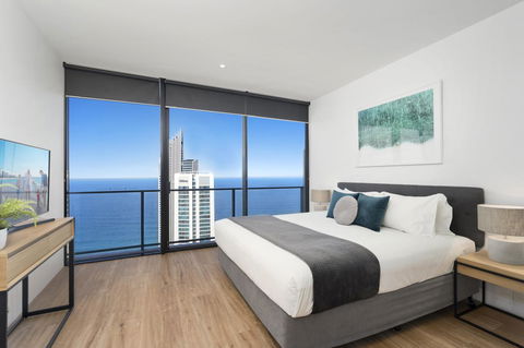 Circle On Cavill - Gclr - Accommodation Whitsundays 0
