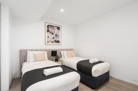Circle On Cavill - Gclr - Accommodation Whitsundays 32