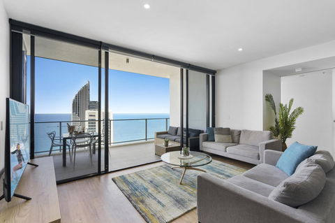 Circle On Cavill - Gclr - Accommodation Whitsundays 19