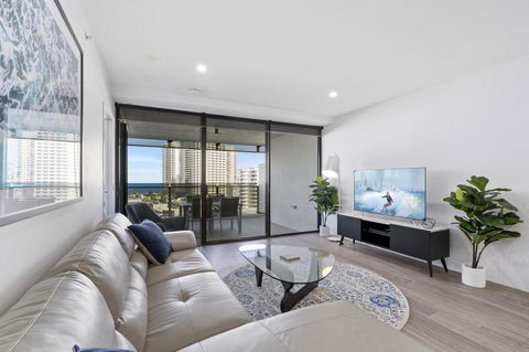 Circle On Cavill - Gclr - Accommodation Whitsundays 6