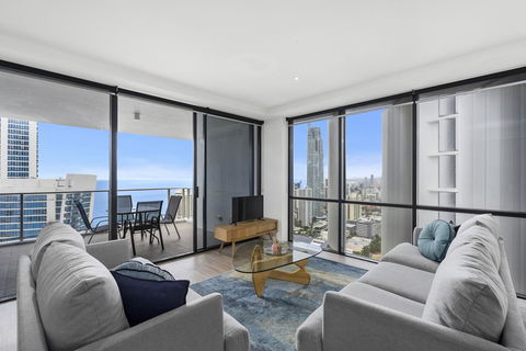 Circle On Cavill - Gclr - Accommodation Whitsundays 40