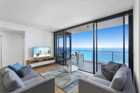 Circle On Cavill - Gclr - Accommodation Whitsundays 13