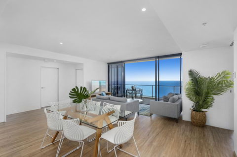 Circle On Cavill - Gclr - Accommodation Whitsundays 18