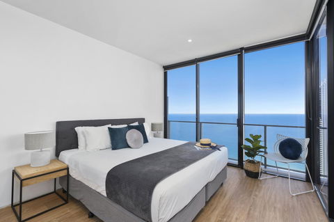 Circle On Cavill - Gclr - Accommodation Whitsundays 24