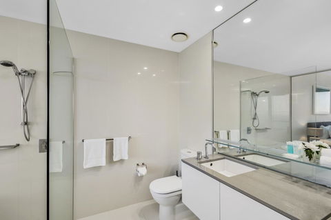 Circle On Cavill - Gclr - Accommodation Whitsundays 17
