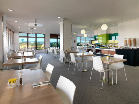 Vibe Hotel Gold Coast - Accommodation Whitsundays 34