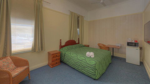 The Park Motel - Accommodation Whitsundays 1