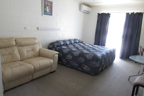 The Park Motel - Accommodation Whitsundays 3