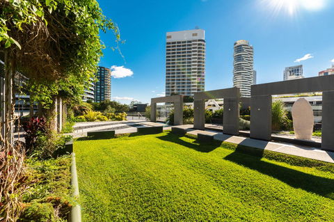 Peppers Broadbeach - Accommodation Whitsundays 1