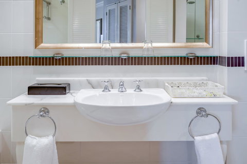 InterContinental Sanctuary Cove Resort, An IHG Hotel - Accommodation Whitsundays 12