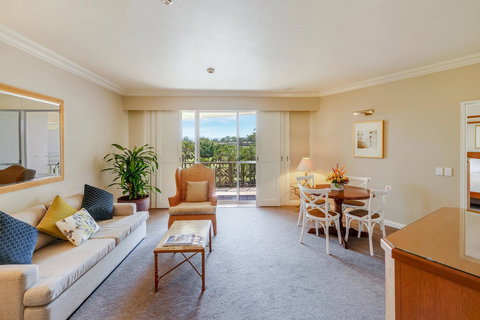 InterContinental Sanctuary Cove Resort, An IHG Hotel - Accommodation Whitsundays 13