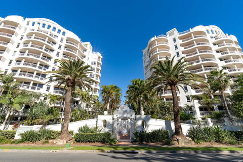 ULTIQA Burleigh Mediterranean Resort - Accommodation Whitsundays 13