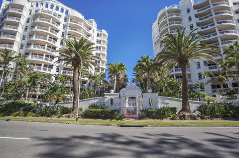 ULTIQA Burleigh Mediterranean Resort - Accommodation Whitsundays 19