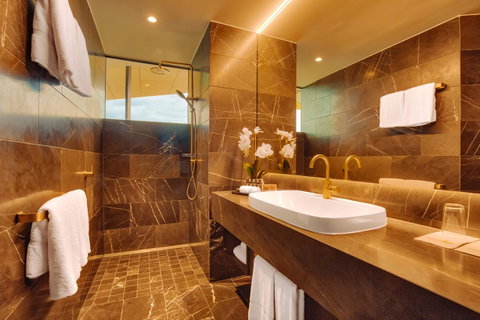 Eatons Hill Hotel - Accommodation Whitsundays 11