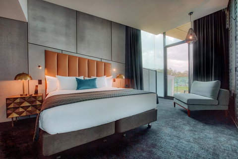 Eatons Hill Hotel - Accommodation Whitsundays 15