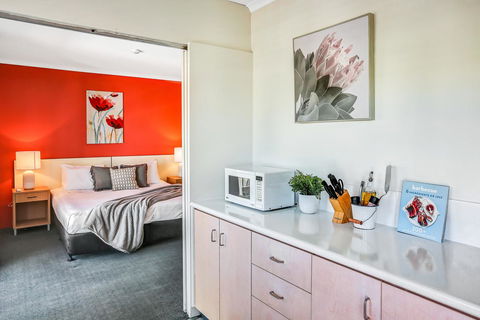 Coral Tree Inn - Accommodation Whitsundays 3