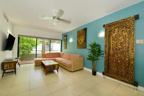 Club Tropical Resort - Official Onsite Reception & Check In - Accommodation Whitsundays 3