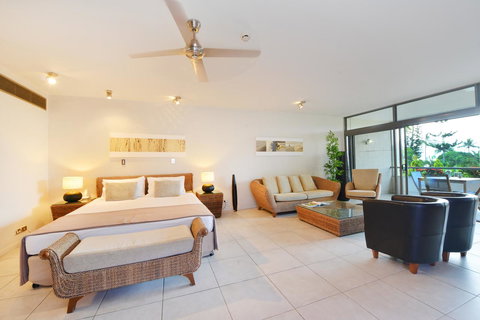 Club Tropical Resort - Official Onsite Reception & Check In - Accommodation Whitsundays 32