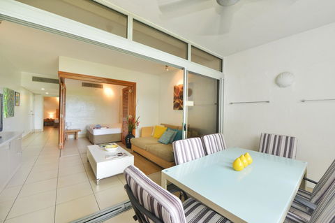 Club Tropical Resort - Official Onsite Reception & Check In - Accommodation Whitsundays 5