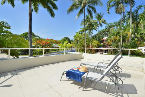 Club Tropical Resort - Official Onsite Reception & Check In - Accommodation Whitsundays 9