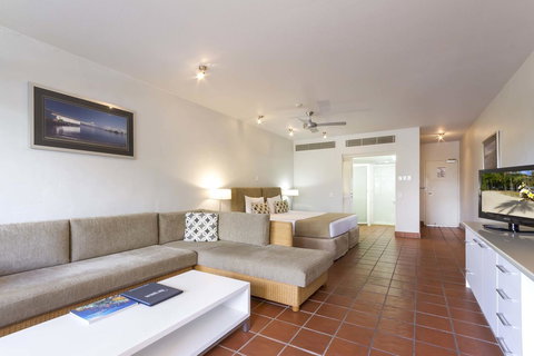 Club Tropical Resort - Official Onsite Reception & Check In - Accommodation Whitsundays 17