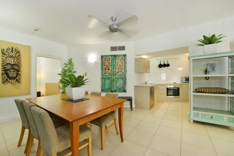 Club Tropical Resort - Official Onsite Reception & Check In - Accommodation Whitsundays 1