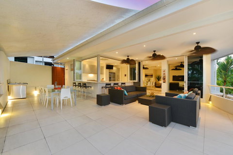 Club Tropical Resort - Official Onsite Reception & Check In - Accommodation Whitsundays 36