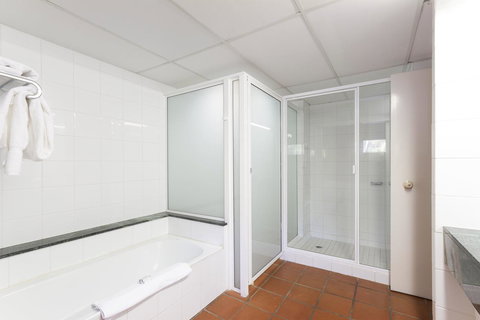 Club Tropical Resort - Official Onsite Reception & Check In - Accommodation Whitsundays 12