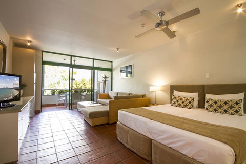 Club Tropical Resort - Official Onsite Reception & Check In - Accommodation Whitsundays 19