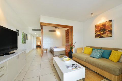 Club Tropical Resort - Official Onsite Reception & Check In - Accommodation Whitsundays 13